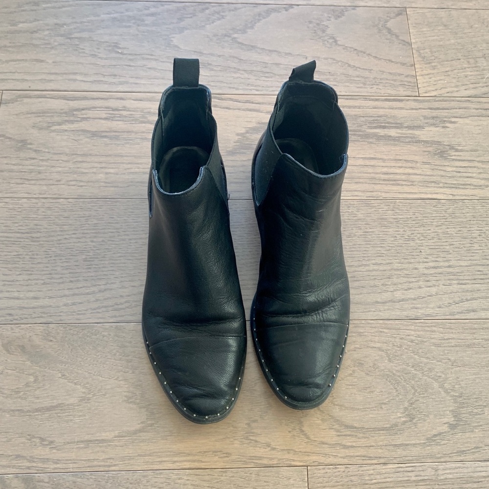 Dolce Vita black leather Chelsea boots size 8